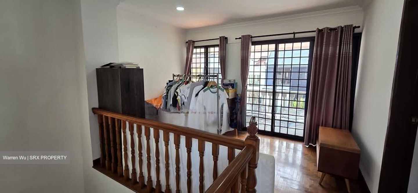 Simon Walk (D19), Terrace #551845011